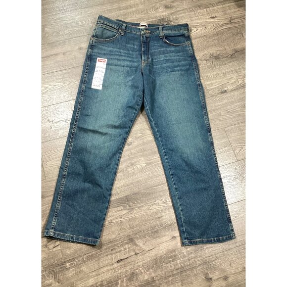 Wrangler Other - Wrangler Mens Jeans 34x29 Medium Wash Denim Classic Fit Casual Straight Jeans